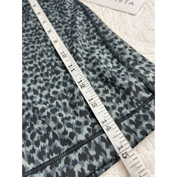 Athleta High Rise Shorts Womens Sz 1X Blue Grey Leopard Print Compression Sport - Picture 5 of 6